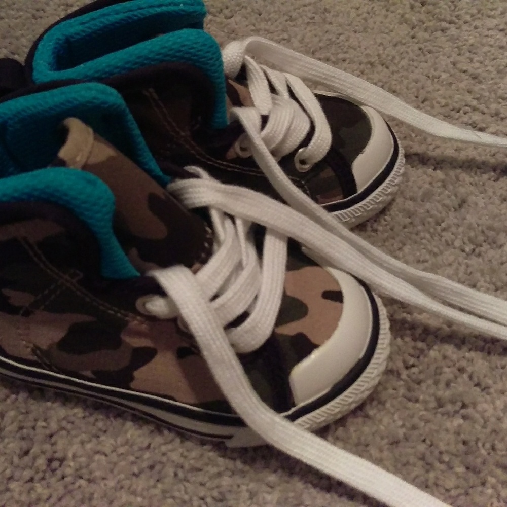 Crazy 8 toddler boy high top sneakers size 4